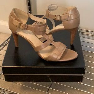 Via Spiga, Open Toe, T-Strap Heeled Sandal size 7, Beige color